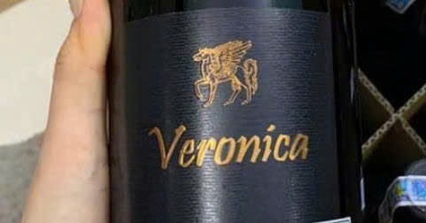 Thuong-hieu-Veronica-Semi-Dolce-Ngot-750ml