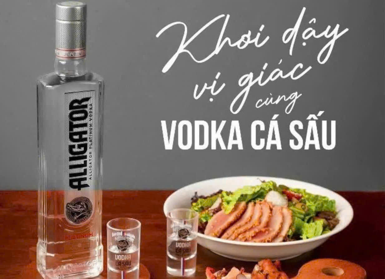 Thuong-thuc--Vodka-Ca-Sau-Den-500ml-dung-dieu