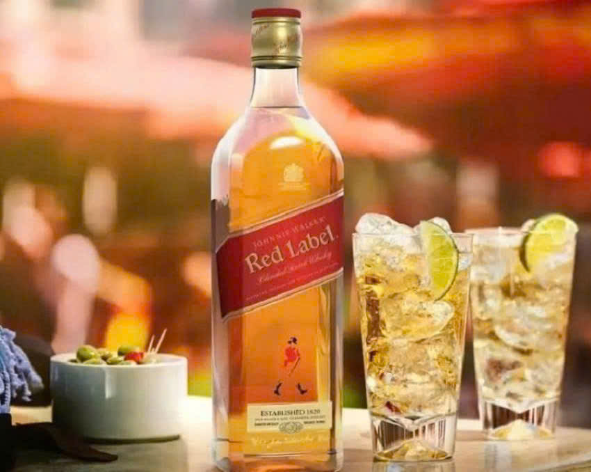 Thuong-thuc-Johnnie-Walker-Red-Label-4.5-Lít