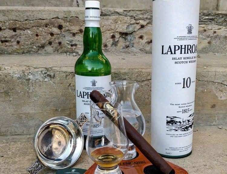 Thuong-thuc-Laphroaig-10-Year-Old-dung-chuan