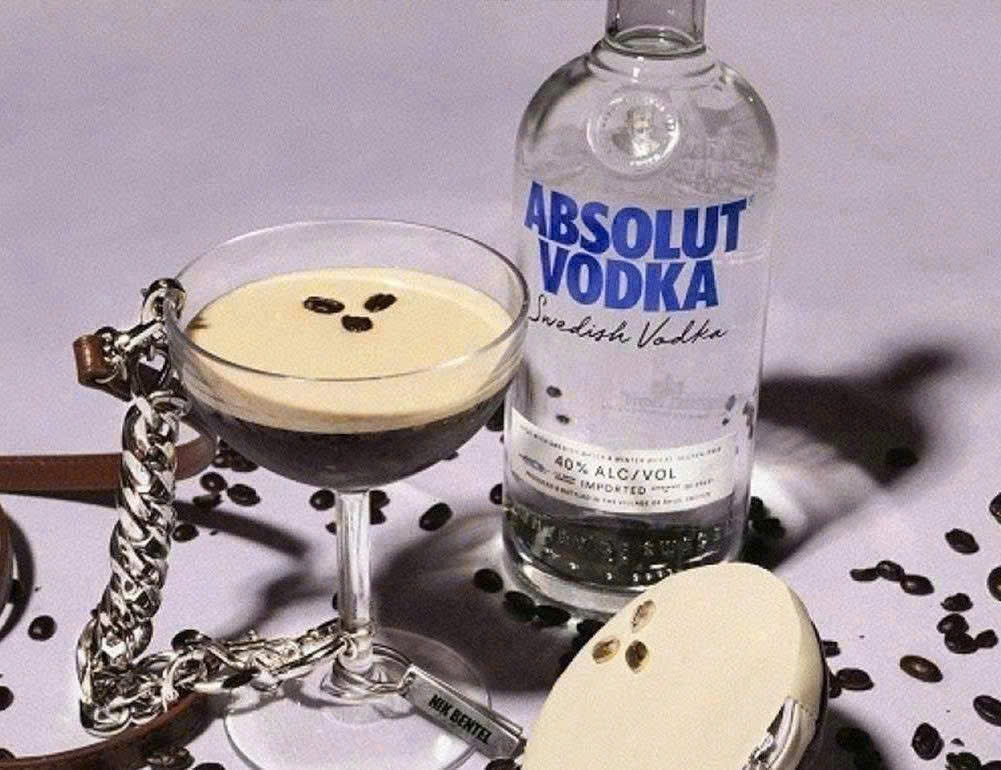 Thuong-thuc-Vodka-Absolut-700-ml-voi-Coktail