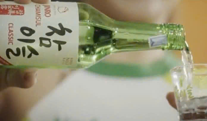 Thuong-thuc-jinro-soju-classic-360ml-dung-chuan