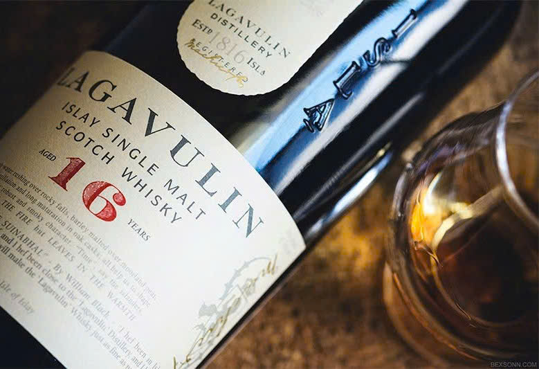 Thuong-thuc-lagavulin-16-YO-700-ml-43-do