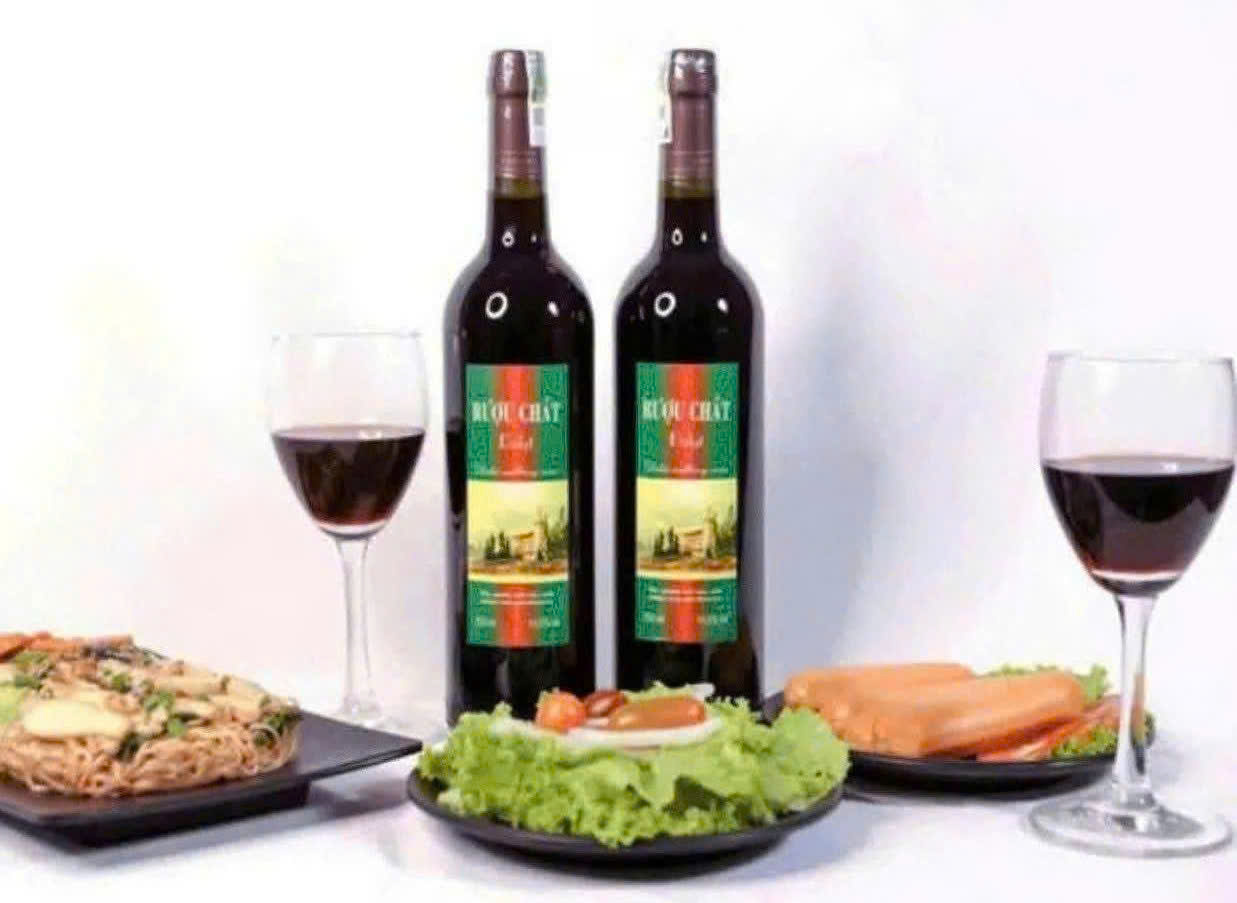 Thuong-thuc-ruou-chat-da-lat-750-ml-Ladofoods