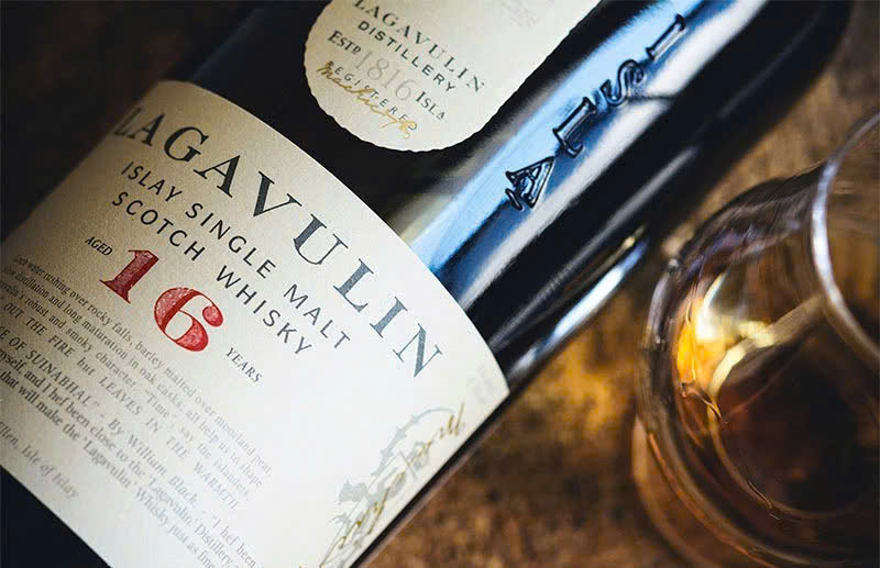 Thuong-thuc-ruou-khoi-lagavulin-16-700-ml