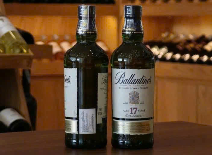Trung-bay-Ballantines-17-YO-gia-re