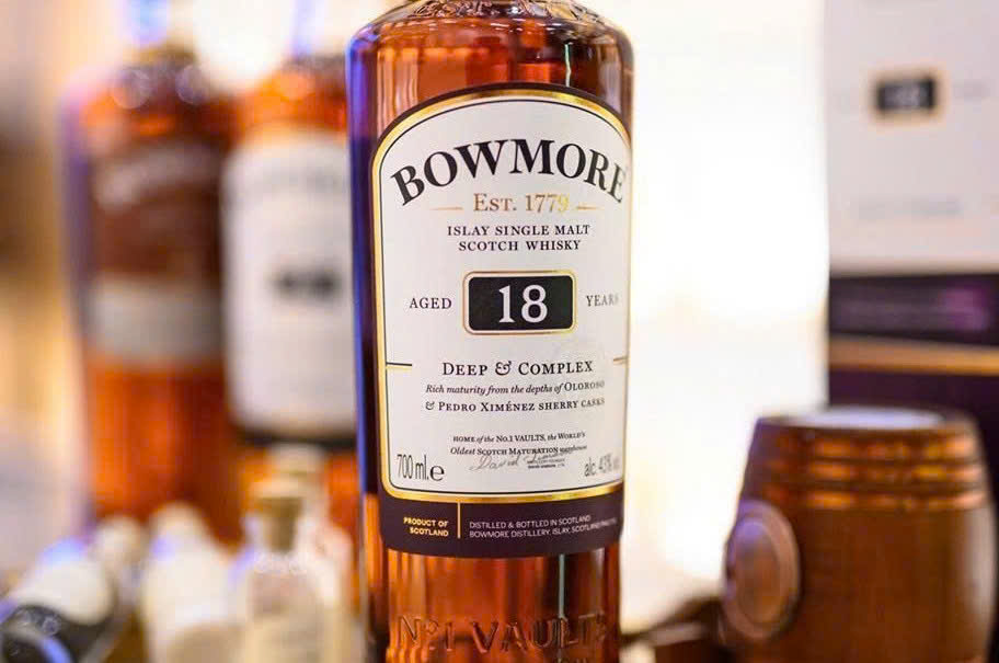 Trung-bay-Bowmore-18-Year-Old-Islay-Single-Malt