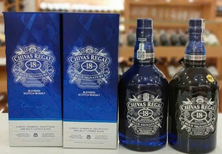 Trung-bay-Chivas-18-Blue-xanh