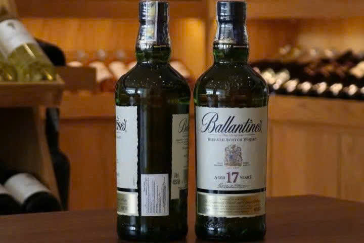 Trung-bay-R-Ballantines-17-YO