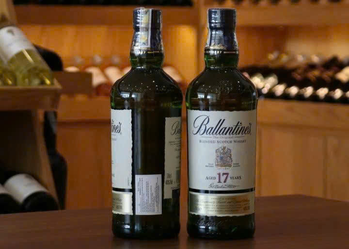 Trung-bay-Ruou-Ballantines-17-YO