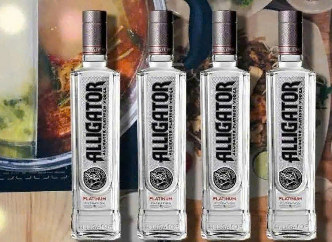 Trung-bay-Vodka-Ca-Sau-Den-500-ml-Mau-Moi