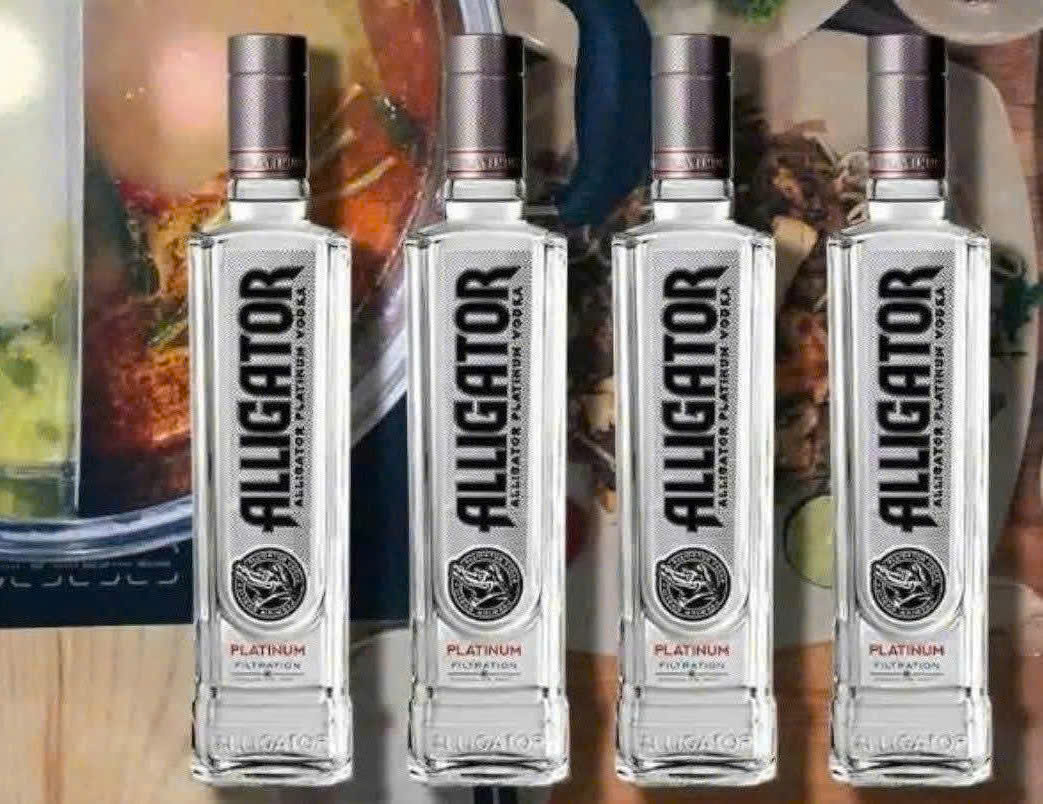 Trung-bay-Vodka-Ca-Sau-Den-500-ml-nhap-khau-NGA