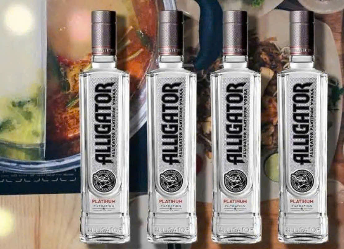 Trung-bay-Vodka-Ca-Sau-Den-500-ml