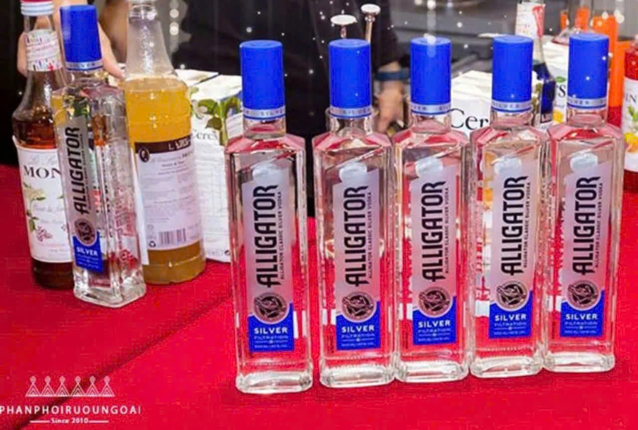 Trung-bay-Vodka-Ca-Sau-Xanh-500-ml