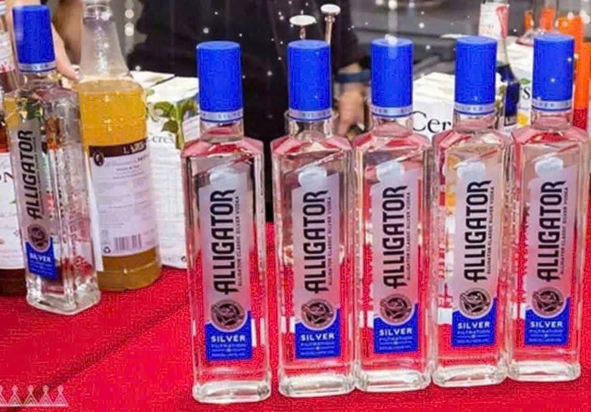 Trung-bay-Vodka-Ca-Sau-Xanh-lien-doanh-nga-500-ml