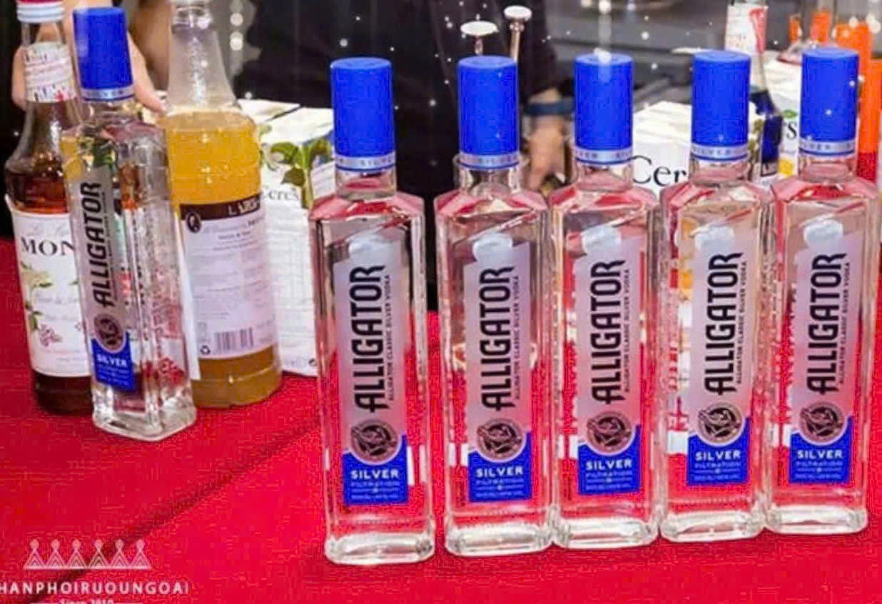 Trung-bay-Vodka-Ca-Sau-Xanh-lien-doanh-nga-gia-re