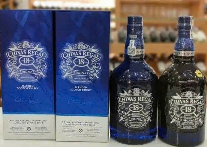 Trung-bay-mau-Chivas-18-Blue-700-ml
