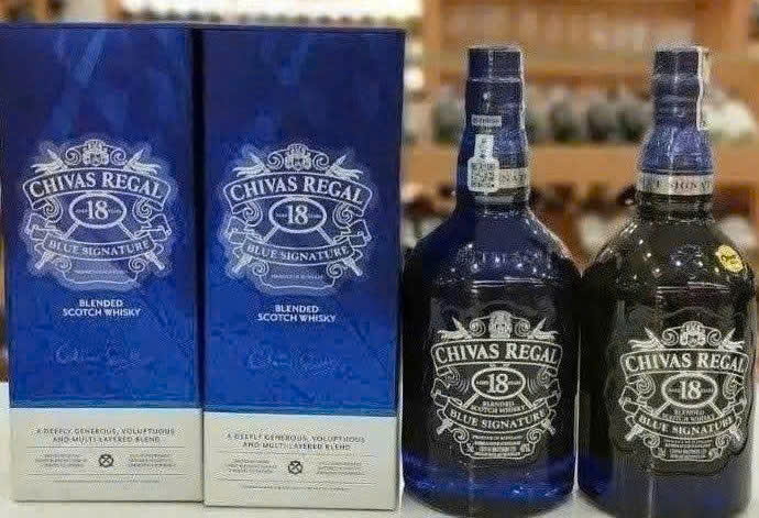 Trung-bay-mau-Chivas-18-Blue-xanh-70-cl