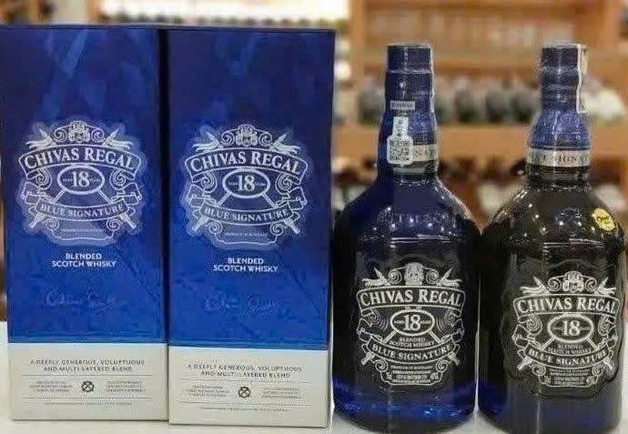 Trung-bay-mau-Chivas-18-Blue-xanh-700-ml