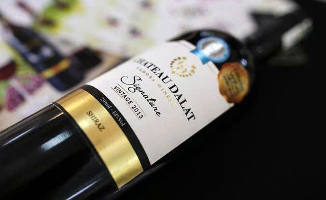 Trung-bay-mau-Dalat-Signature-Shiraz-750ml-13do