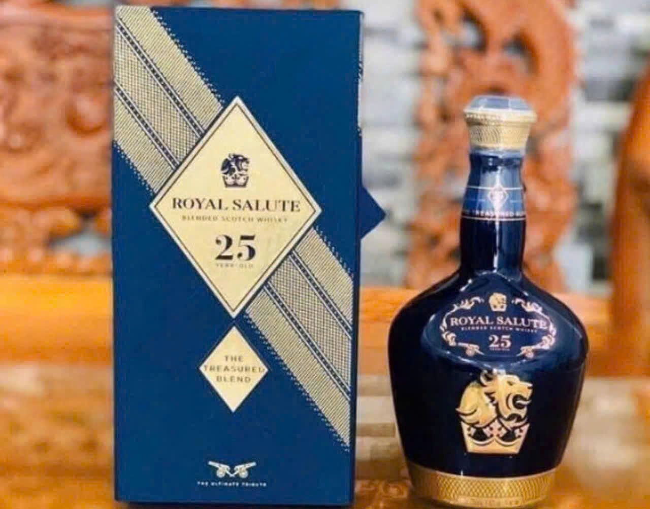 Trung-bay-mau-ruou-Chivas-25-YO