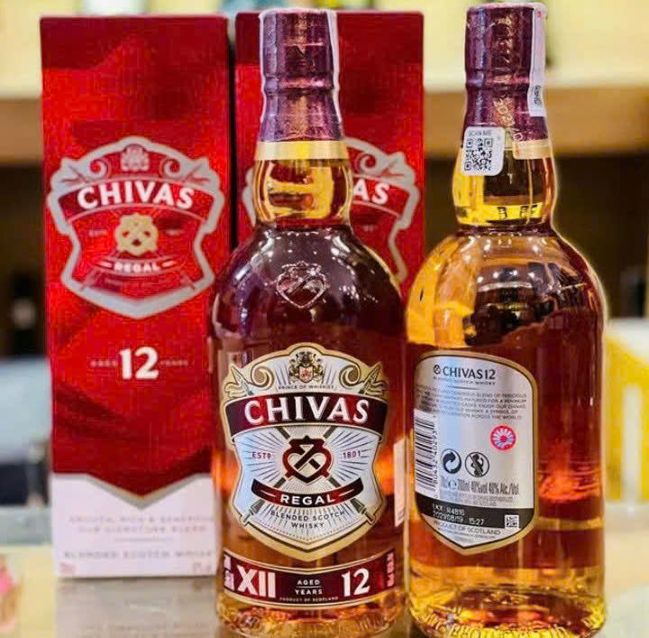 Trung-bay-ruou-chivas-12-YO-moi