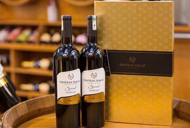 Trung-bay-ruou-vang-da-lat-Chateau-special