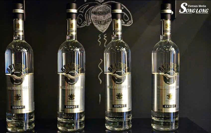 Trung-bay-vodka-beluga-1-lit