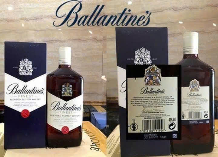Trung-bay mau-cac-loai-ruou-Ballantines-Finest