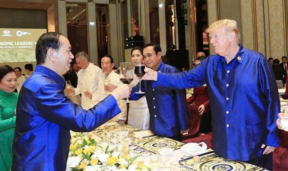 VANG-Chateau-Dalat-Apec-collection-red-wine