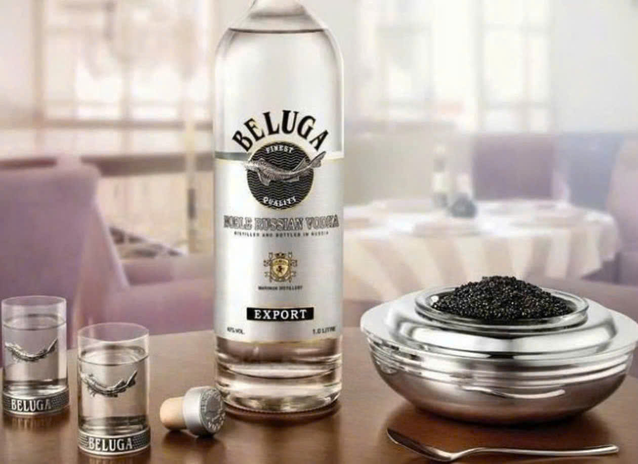 Vodka-Beluga-Noble-Trang-voi-trung-ca-tam-den