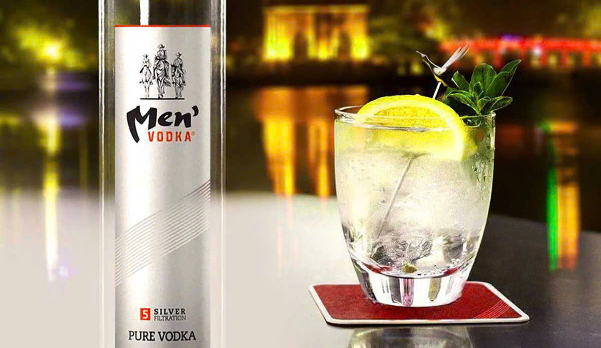 Vodka-men-500-ml-va-cocktail-trai-cay