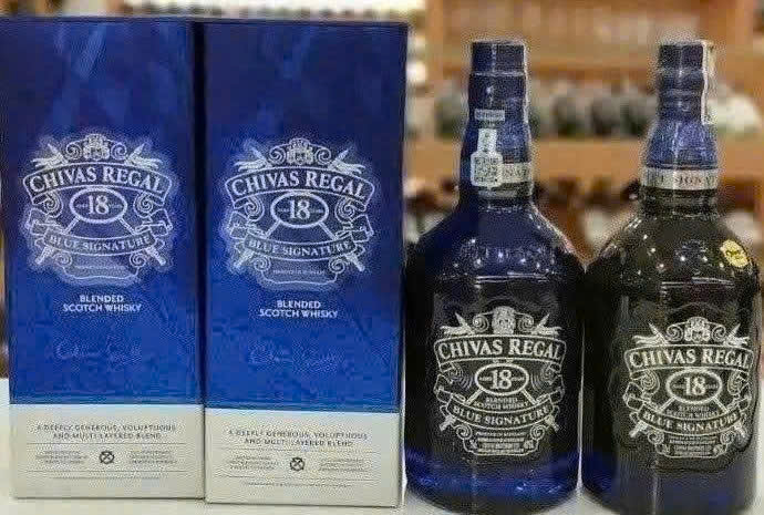 bay-mau-Chivas-18-Blue-xanh-70-cl