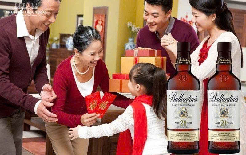 bieu-tang-voi-ruou-ballantines-21-YO