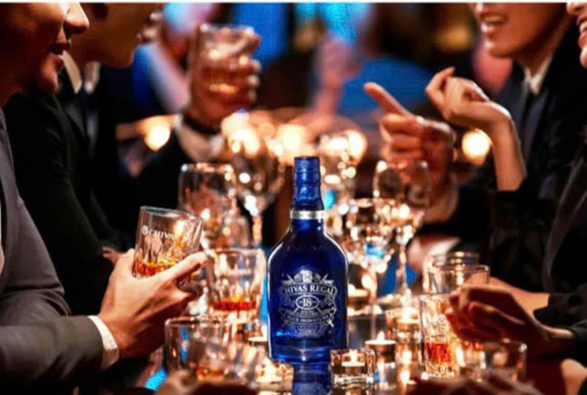 cach-thuong-thuc-chivas-18-blue-70-cl