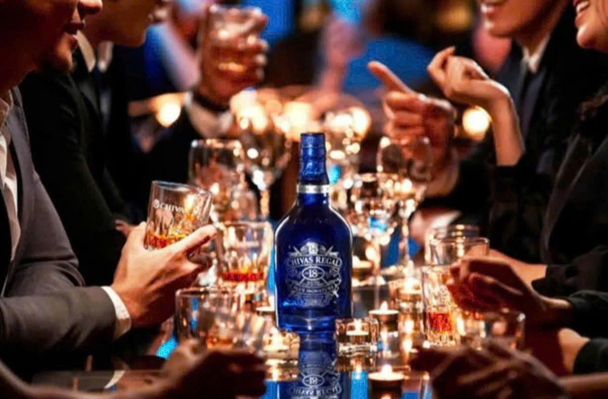 cach-thuong-thuc-chivas-18-blue-700ml-moi