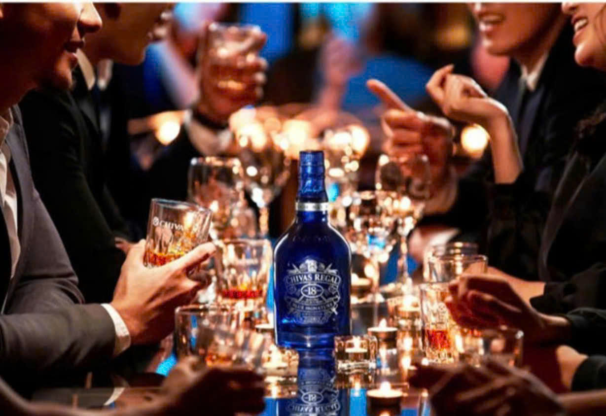 cach-thuong-thuc-chivas-18-blue-700ml