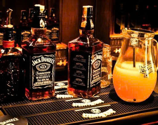cach-thuong-thuc-jack-daniels-cocktail-cam