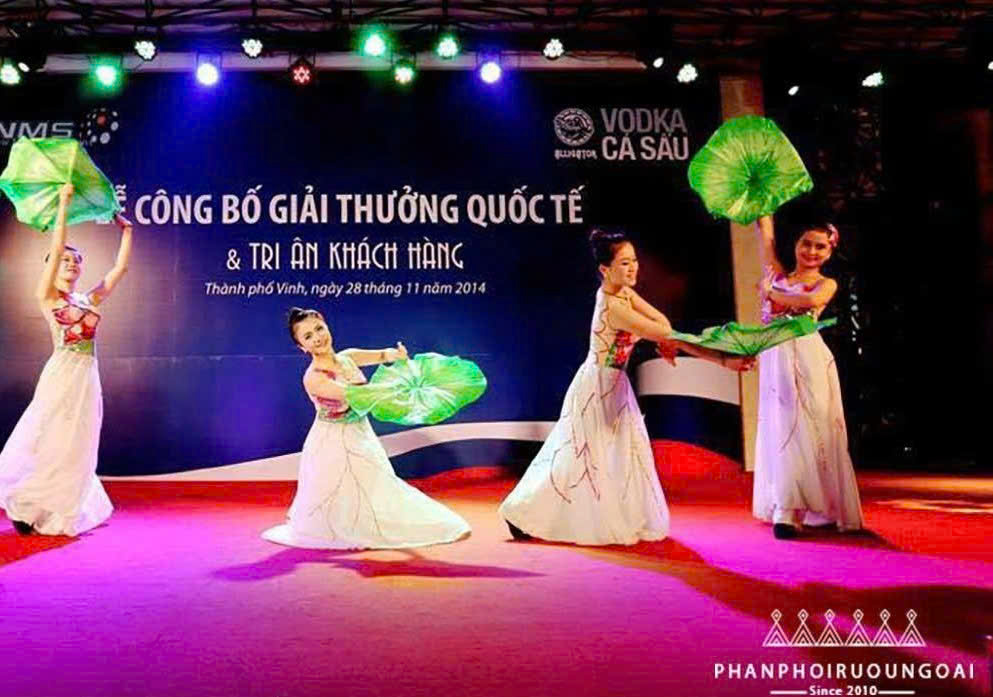 giai-Vang-cho-vodka-ca-sau-xanh-30-do-50cl