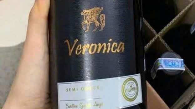 nhan-hieu-cua-Veronica-Semi-Dolce-750-ml