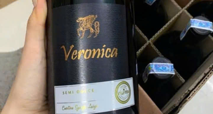 nhan-hieu-vang-Veronica-Semi-Dolce-750-ml