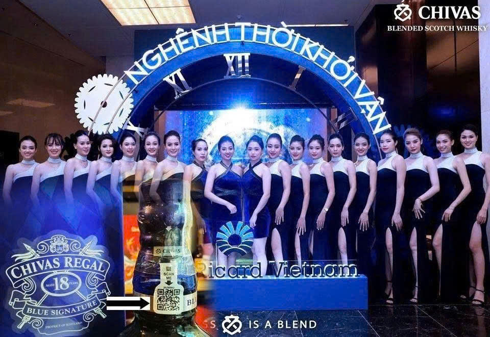 quang-cao-Chivas-18-Blue-xanh-700-ml