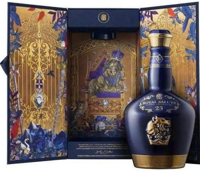 ruou-chivas-25-YO-khi-da-mo-hop