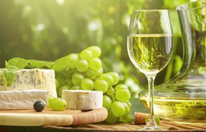 ruou-vang-amor-trang-ngon-nhat-voi-phomai