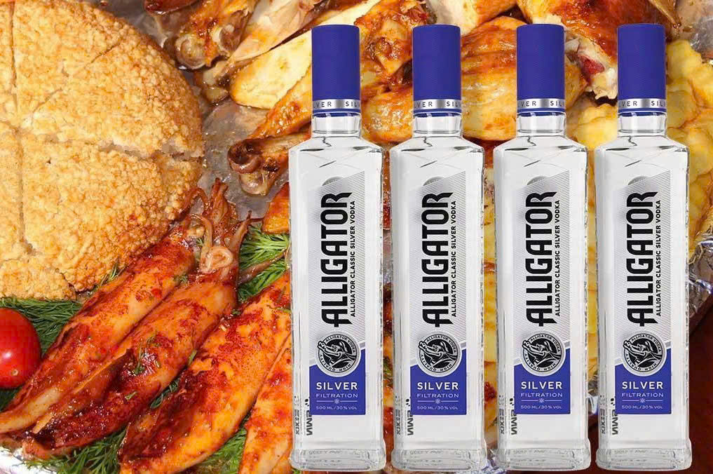 thuc-an-va-vodka-ca-sau-xanh-500-ml