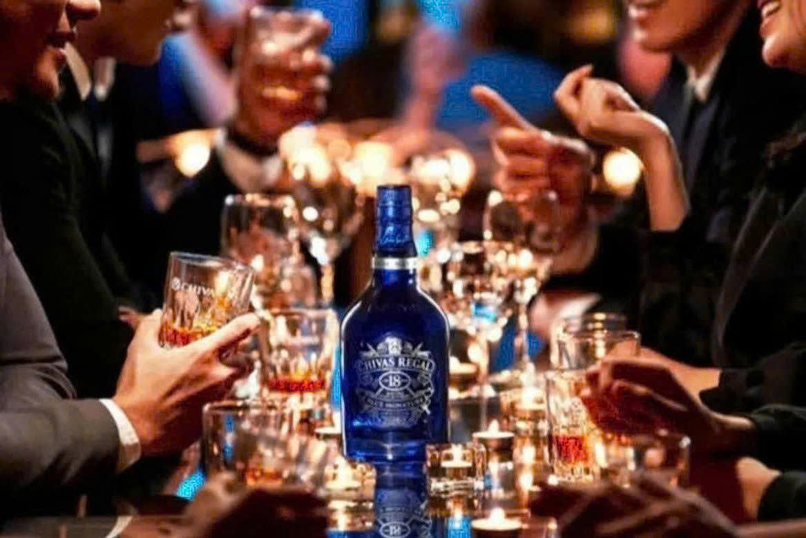 thuong-thuc-chivas-18-blue-700-ml-moi