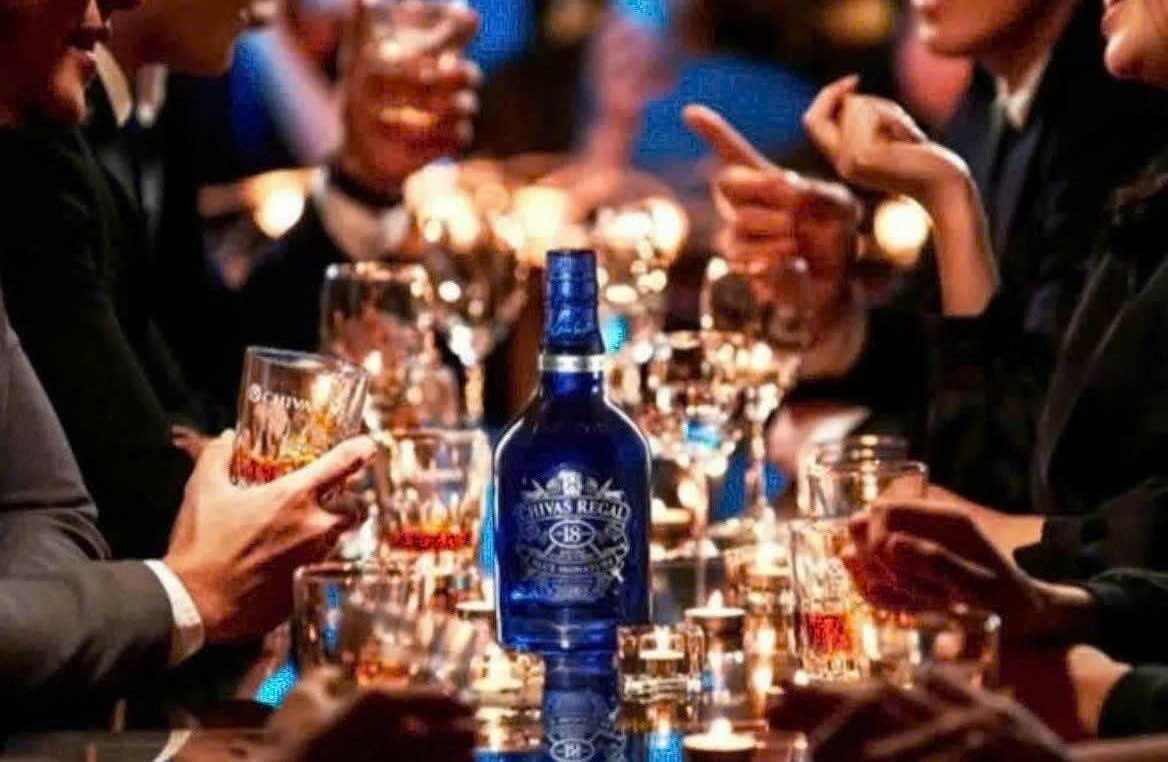 thuong-thuc-chivas-18-blue-xanh-700-ml