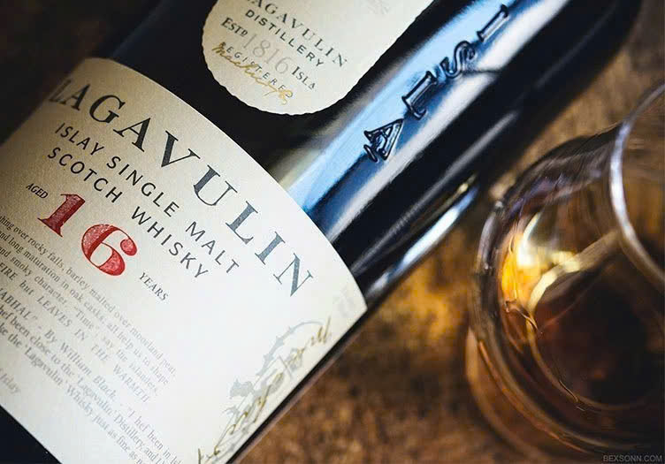 thuong-thuc-lagavulin-16-YO-700ml