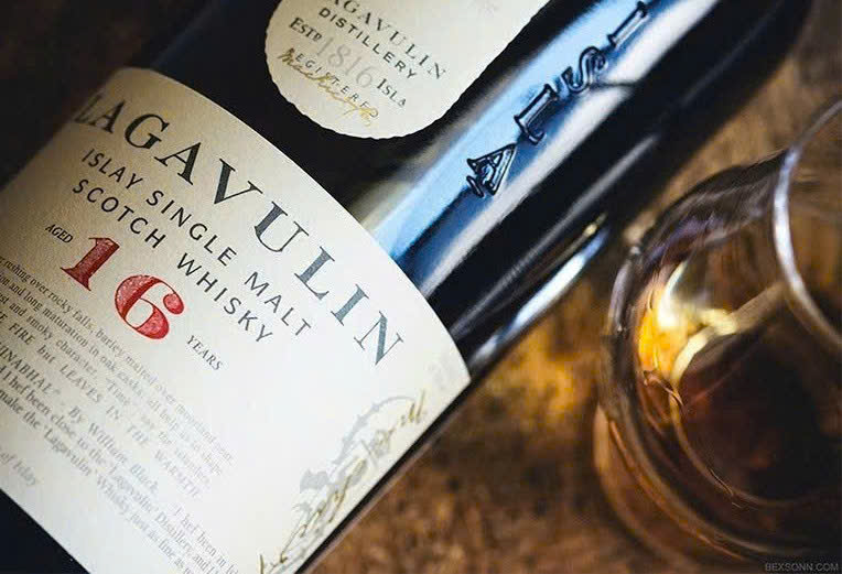 thuong-thuc-ruou-khoi-lagavulin-16-YO-700ml