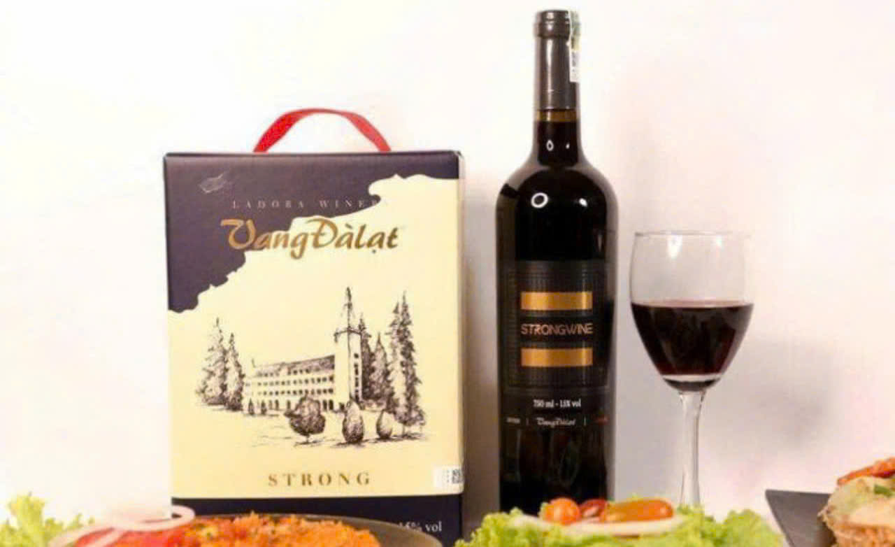 thuong-thuc-vang-da-lat-strong-750ml-3lit